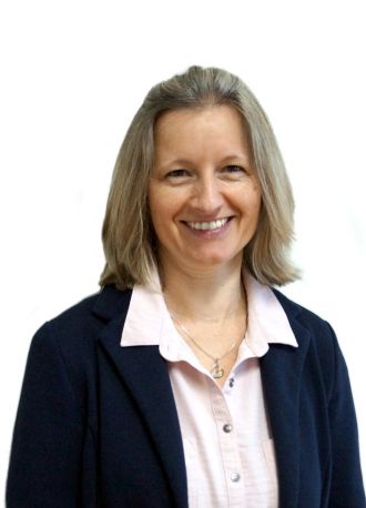 Angelika Aigner, Verwaltungsangestellte